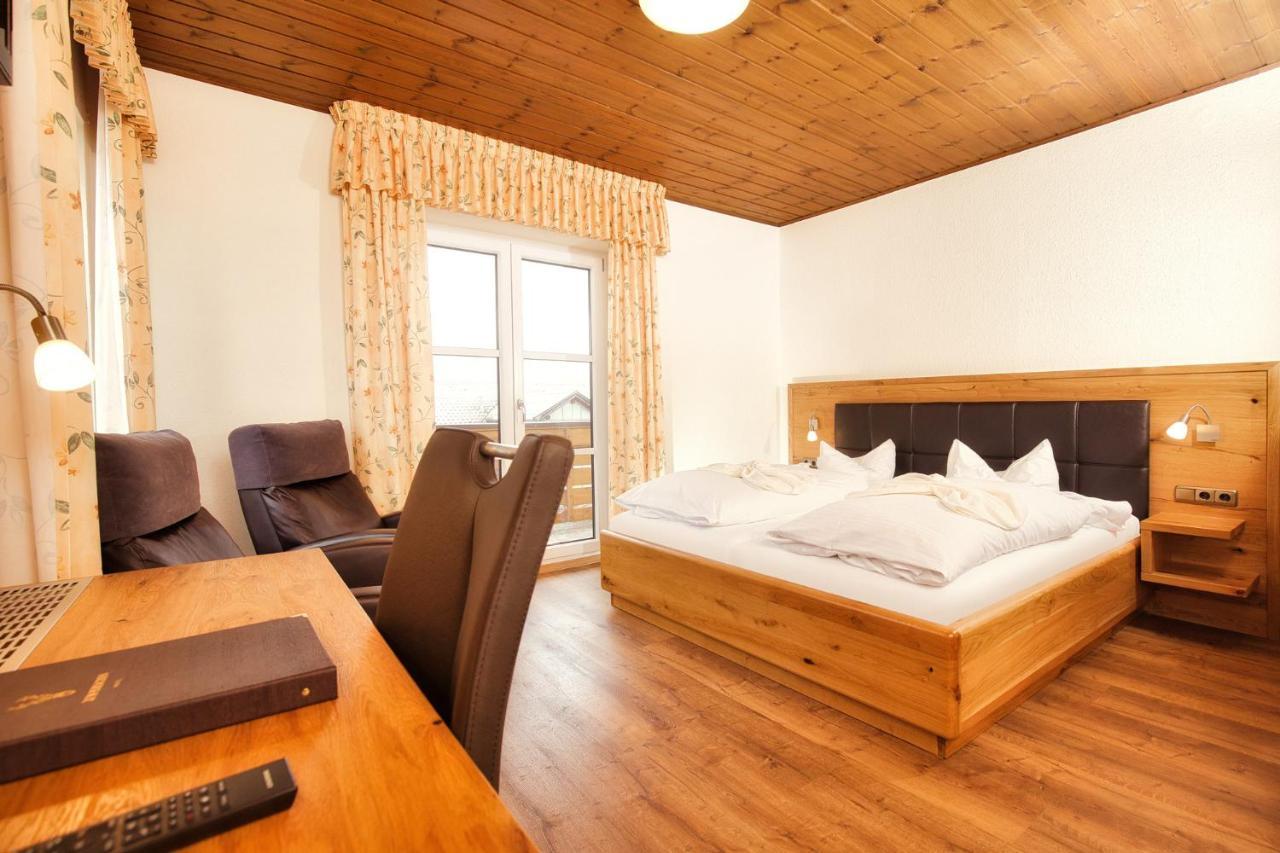 Hotel Zum Hirschen Лам Екстериор снимка