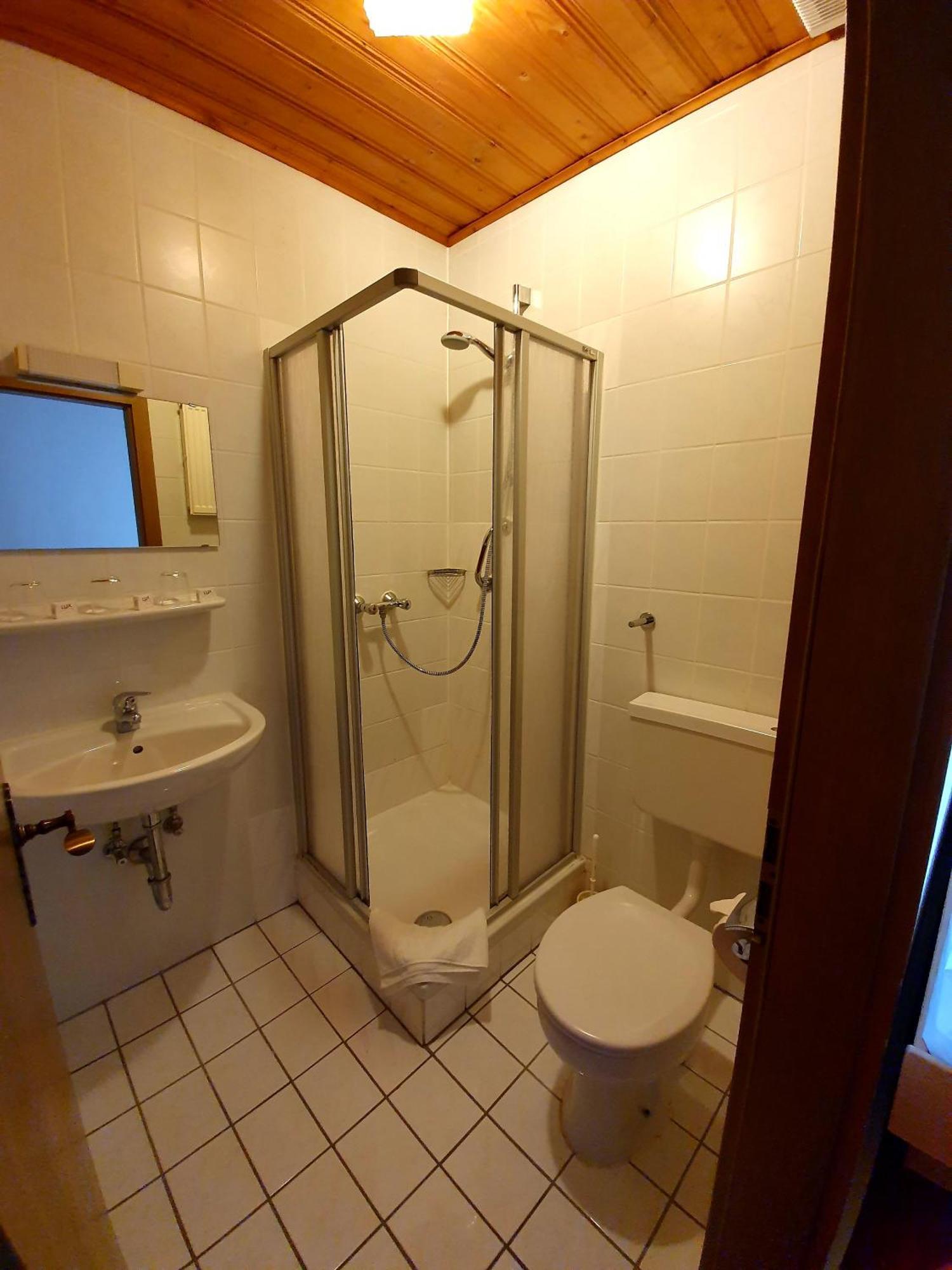 Hotel Zum Hirschen Лам Стая снимка