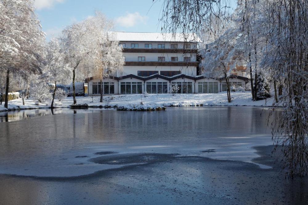 Hotel Zum Hirschen Лам Екстериор снимка